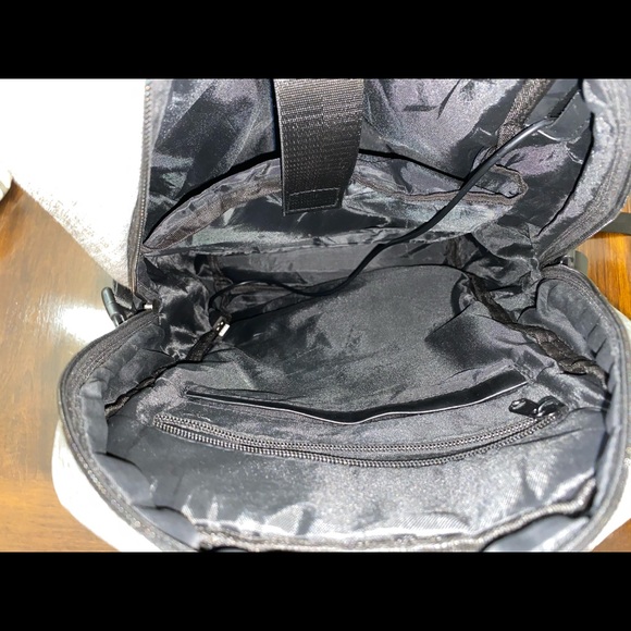 Mancro travel laptop backpack w/ USB port. 🚹or🚺 - Picture 4 of 8